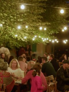 Il 29 agosto torna il nostro appuntamento di (quasi) fine estate: il CARROZZERIA ORFEO FARM PARTY 2026!

Nell’attesa, ripercorriamo con qualche immagine la festa dell’anno scorso.

Qui il programma di quest'anno:

🍕 dalle 19.30 – PIZZATA SULL’AIA
con BioPizza

ore 21.00 – FIGURINI
uno spettacolo di Mumble Teatro
di e con Marco Continanza e Davide Marranchelli

ore 22.15 – TRIO RISTOCCIA IN CONCERTO
Musica Folk miscelata da sonorità mediterranee 

🎟 Ingresso 10 €
pizza e bevande escluse

📍 Corte Maddalena – Via Pilla 53, Curtatone (MN)

Prenotazione consigliata via WhatsApp al 349 1984615.
Ingresso fino a esaurimento posti.

Ci vediamo sull’aia. ❤️

Un evento promosso da CARROZZERIA ORFEO con il patrocinio del Comune di Curtatone in collaborazione con Mantua Farm School, BioPizz e Soc. Coop. Ippogrifo
Per il progetto 4DA, sostenuto da Fondazione Cariplo nell'ambito del programma "Valore della
Cultura".

#carrozzeriaorfeo #orfeofarmparty #farmparty
#mantova #teatro
